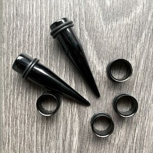 Expander stretcher piercing kit with tunnels 14mm and 16mm